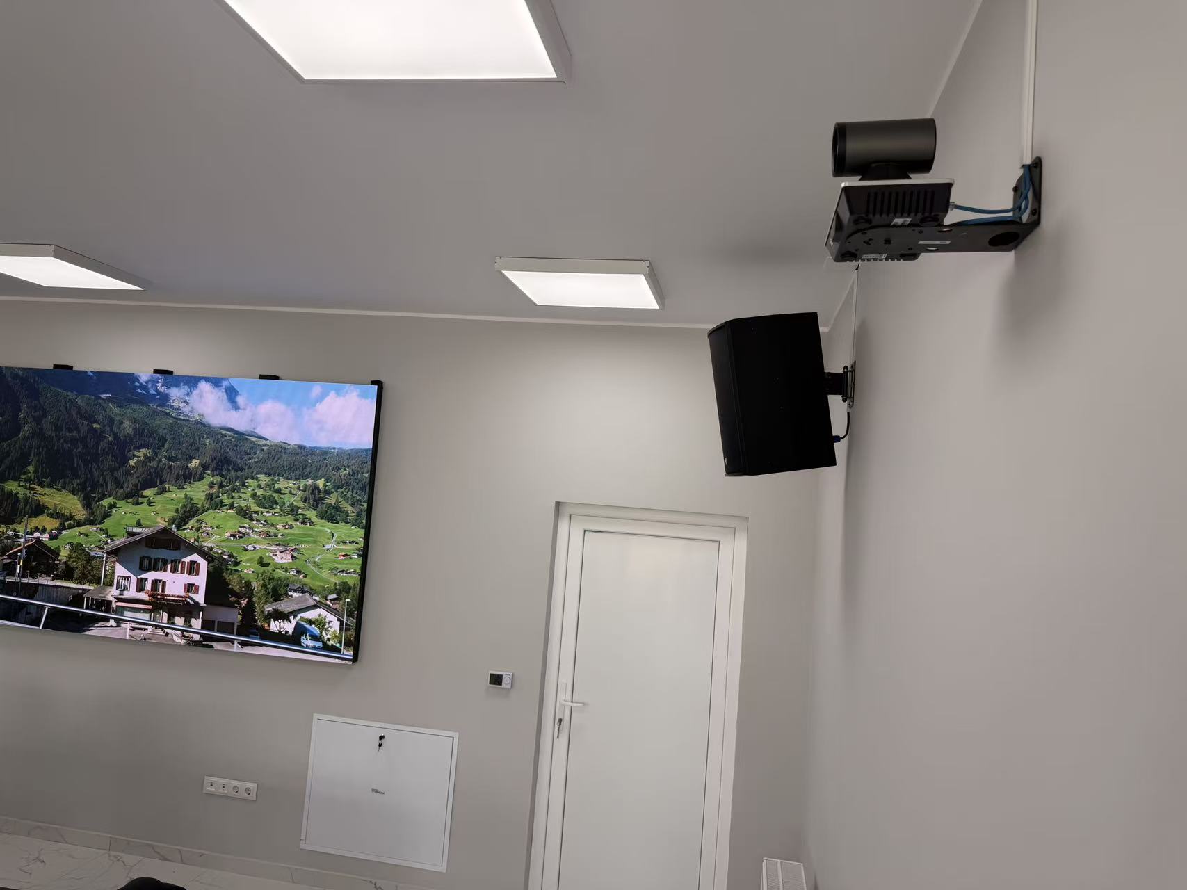 Hệ thống camera phòng họp, Loa và Màn hình led